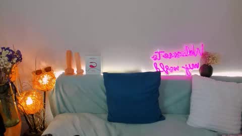 Snapshot of sindy_chiks chatting on 11-15-25, 04:43 Sindy online show from 11-15-25, 04:43