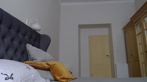 Lina online show from 12-16-25, 08:08