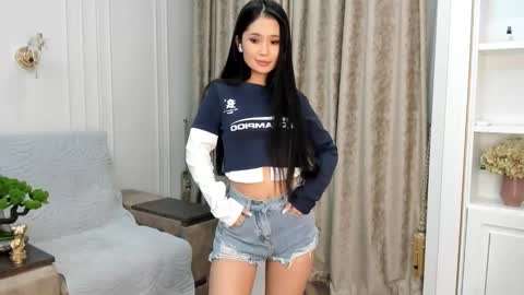 Snapshot of sinsemillaa chatting on 12-15-24, 02:59 Ellie online show from 12-15-24, 02:59