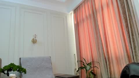 Snapshot of sinsemillaa chatting on 01-14-25, 03:53 Ellie online show from 01-14-25, 03:53