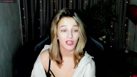 Snapshot of sinty_noria chatting on 02-19-25, 04:44 Sinty Noria online show from 02-19-25, 04:44