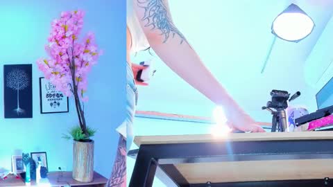 Siouxsie online show from 09-21-25, 10:50