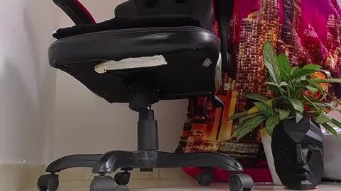 only foot                         worshipers here online show from 01-07-25, 06:56