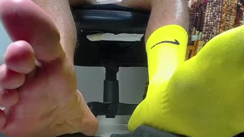 only foot                         worshipers here online show from 01-17-25, 11:29