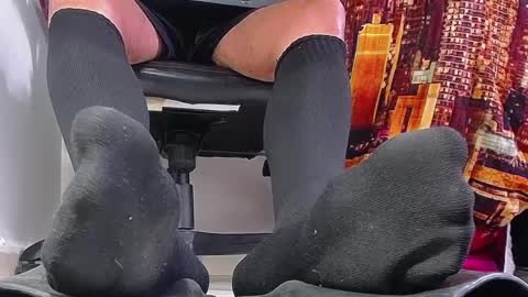 only foot                         worshipers here online show from 03-12-25, 09:35