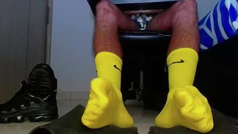 only foot                         worshipers here online show from 02-21-26, 11:39
