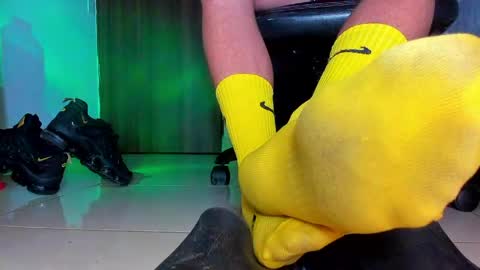 Snapshot of sir_kev66 chatting on 04-23-26, 04:46 only foot worshipers here online show from 04-23-26, 04:46