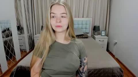 SirenaBloom online show from 10-03-25, 05:37