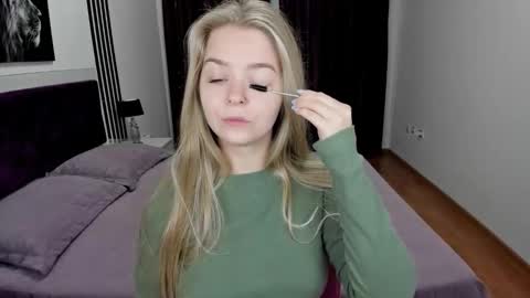 SirenaBloom online show from 10-13-25, 05:51