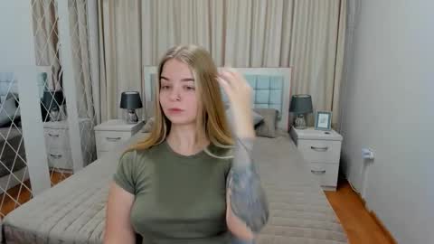 SirenaBloom online show from 11-13-25, 06:34