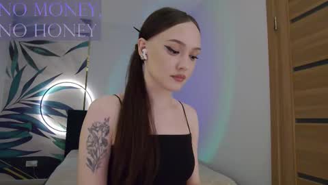 Snapshot of sirenaswhisper chatting on 02-13-26, 09:00 Goddess Sirena online show from 02-13-26, 09:00