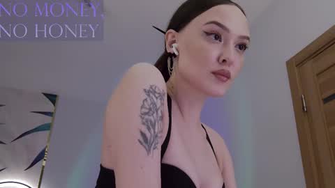 Snapshot of sirenaswhisper chatting on 02-15-26, 08:49 Goddess Sirena online show from 02-15-26, 08:49