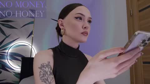 Snapshot of sirenaswhisper chatting on 02-18-26, 08:05 Goddess Sirena online show from 02-18-26, 08:05