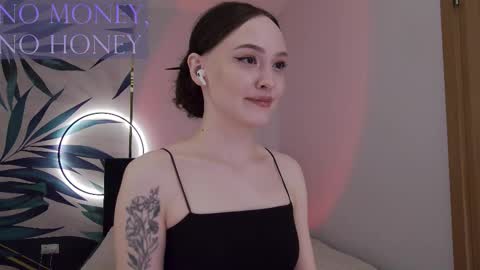 Snapshot of sirenaswhisper chatting on 02-27-26, 04:18 Goddess Sirena online show from 02-27-26, 04:18