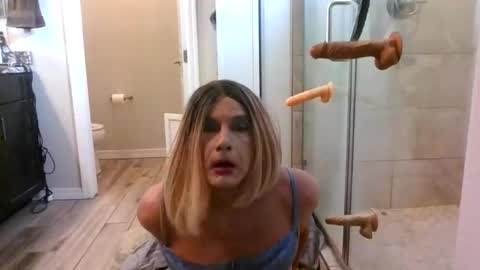 Snapshot of sissyandi38 chatting on 05-18-26, 12:40 wants to suck cock online show from 05-18-26, 12:40