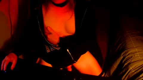 red online show from 09-08-25, 03:33