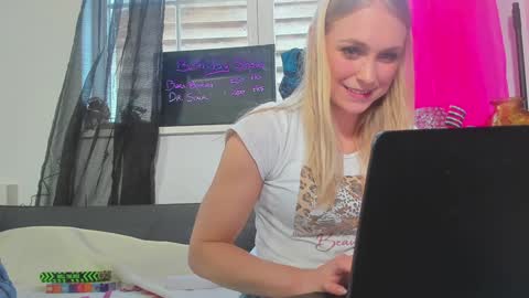 Elise online show from 03-09-25, 02:32