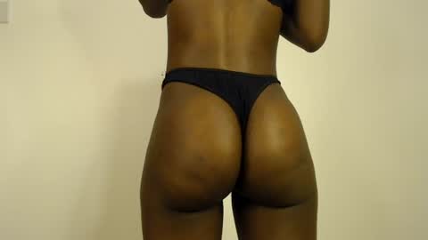 Snapshot of sizzly_ass chatting on 06-25-26, 02:32 sizzly_ass online show from 06-25-26, 02:32