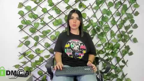 Snapshot of skarlet04 chatting on 09-14-25, 04:39 Skarlet online show from 09-14-25, 04:39