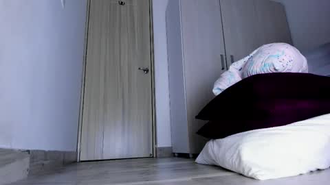 Snapshot of skarletsexy chatting on 11-04-25, 03:38 Skarlet online show from 11-04-25, 03:38