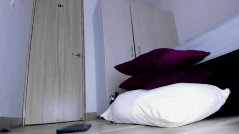 Snapshot of skarletsexy chatting on 11-21-25, 04:55 Skarlet online show from 11-21-25, 04:55