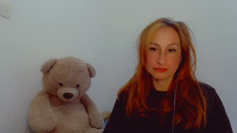 Snapshot of skarlett2072 chatting on 12-17-24, 12:11 Arlett online show from 12-17-24, 12:11