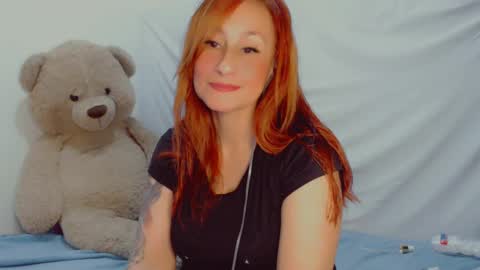 Snapshot of skarlett2072 chatting on 02-10-25, 02:30 Arlett online show from 02-10-25, 02:30