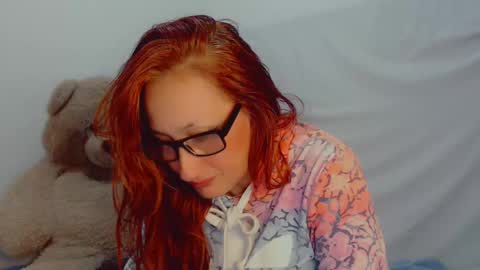 Snapshot of skarlett2072 chatting on 02-18-25, 04:37 Arlett online show from 02-18-25, 04:37