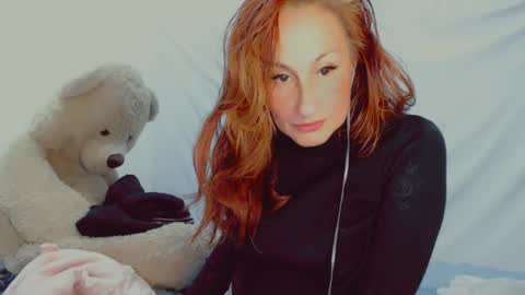 Snapshot of skarlett2072 chatting on 02-28-25, 04:32 Arlett online show from 02-28-25, 04:32