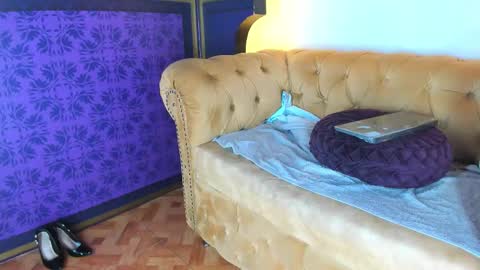 Snapshot of skarlettbarnes chatting on 09-17-25, 11:45 skarlettbarnes online show from 09-17-25, 11:45