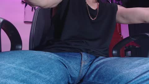 Snapshot of skateboy444 chatting on 01-28-25, 07:11 king online show from 01-28-25, 07:11