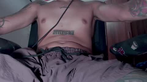 Snapshot of skateboy444 chatting on 09-09-25, 05:51 king online show from 09-09-25, 05:51