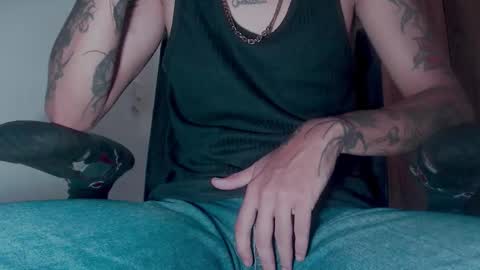 Snapshot of skateboy444 chatting on 09-12-25, 07:08 king online show from 09-12-25, 07:08