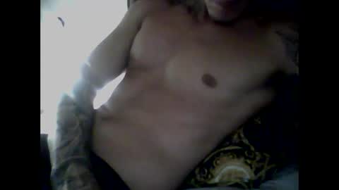 Snapshot of skater19xxx chatting on 12-03-24, 02:36 miguel online show from 12-03-24, 02:36
