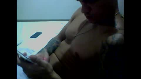 Snapshot of skater19xxx chatting on 01-18-25, 04:26 miguel online show from 01-18-25, 04:26
