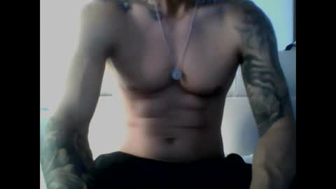 Snapshot of skater19xxx chatting on 01-23-25, 10:22 miguel online show from 01-23-25, 10:22