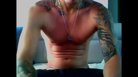 Snapshot of skater19xxx chatting on 02-11-25, 06:01 miguel online show from 02-11-25, 06:01