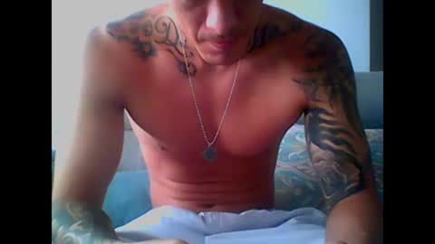 Snapshot of skater19xxx chatting on 02-18-25, 04:16 miguel online show from 02-18-25, 04:16