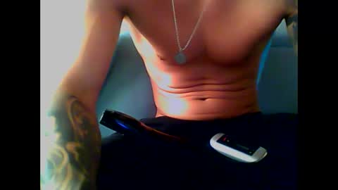 Snapshot of skater19xxx chatting on 02-26-25, 03:41 miguel online show from 02-26-25, 03:41