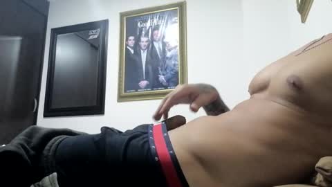 Snapshot of skater19xxx chatting on 02-19-26, 12:06 miguel online show from 02-19-26, 12:06