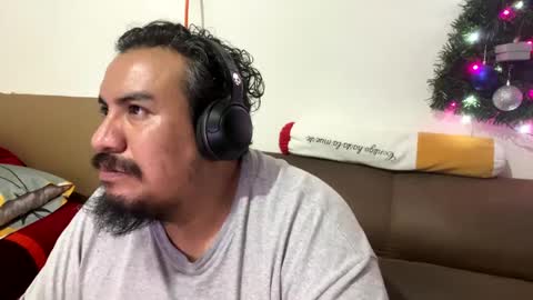 Snapshot of skinhell chatting on 01-05-25, 03:11 Elias online show from 01-05-25, 03:11