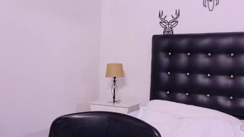 Snapshot of skinny_hottie18 chatting on 12-27-24, 04:32 skinny_hottie18 online show from 12-27-24, 04:32