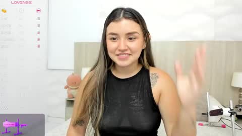 Snapshot of skinny_laura chatting on 04-25-26, 11:13 online show from 04-25-26, 11:13