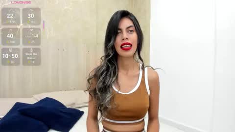 Snapshot of skinny_noa chatting on 10-23-25, 11:42 Noa online show from 10-23-25, 11:42