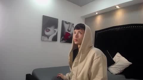 Snapshot of skinny_office chatting on 02-04-26, 01:06 David online show from 02-04-26, 01:06