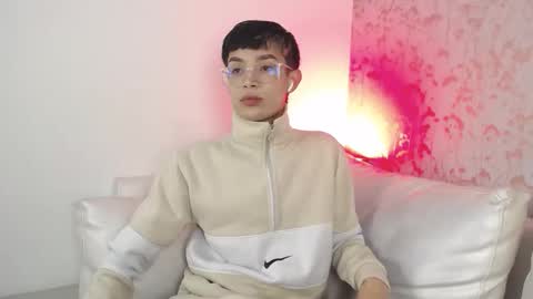 Snapshot of skinny_office chatting on 02-08-26, 12:52 David online show from 02-08-26, 12:52