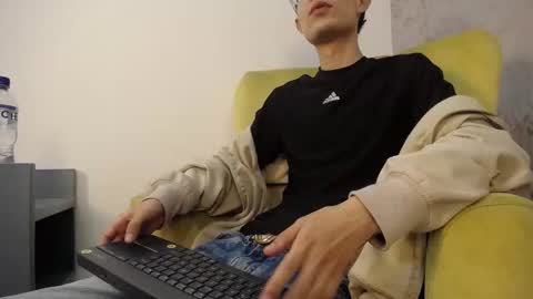 Snapshot of skinny_office chatting on 02-14-26, 01:08 David online show from 02-14-26, 01:08