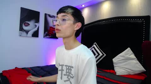 Snapshot of skinny_office chatting on 02-26-26, 08:52 David online show from 02-26-26, 08:52