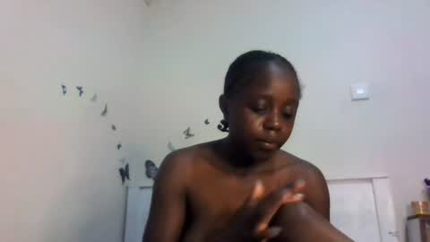 Snapshot of skinny_petite18 chatting on 06-24-26, 11:31 Munah online show from 06-24-26, 11:31