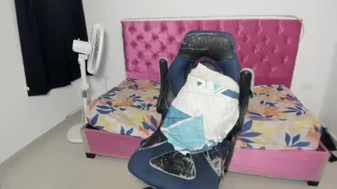 Snapshot of skinny_sam23 chatting on 06-13-26, 03:59 sam online show from 06-13-26, 03:59